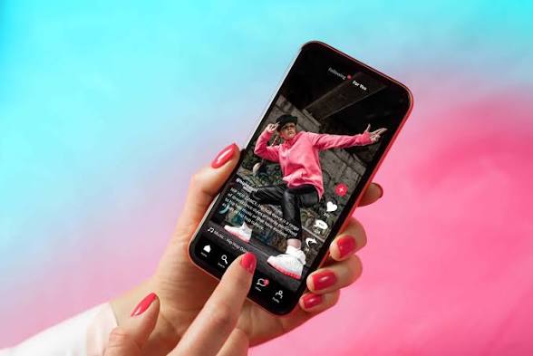 TikTok - Videos, Shop & LIVE screenshot 2